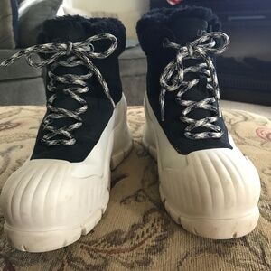 Ugg trail roamer hiking boot/ womens